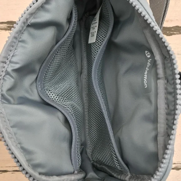 BNWT Lululemon Belt Bag - Picture 7 of 16